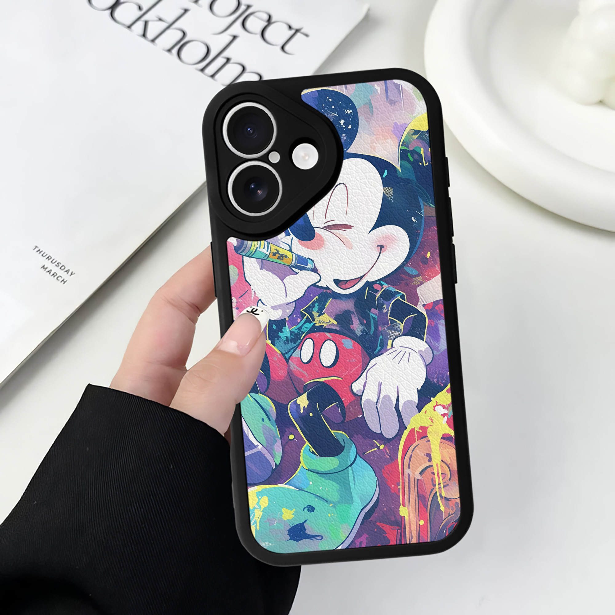 （画像用） ミッキーマウス Mickey Mouse 【iPhone 16シリーズ対応】シリコンスマホケース（レザー調） 材質：シリコン